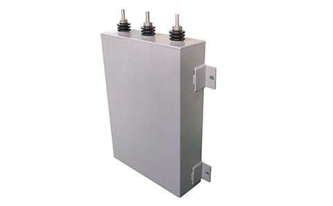 電容器的容量大小與什么有關(guān)？為什么？